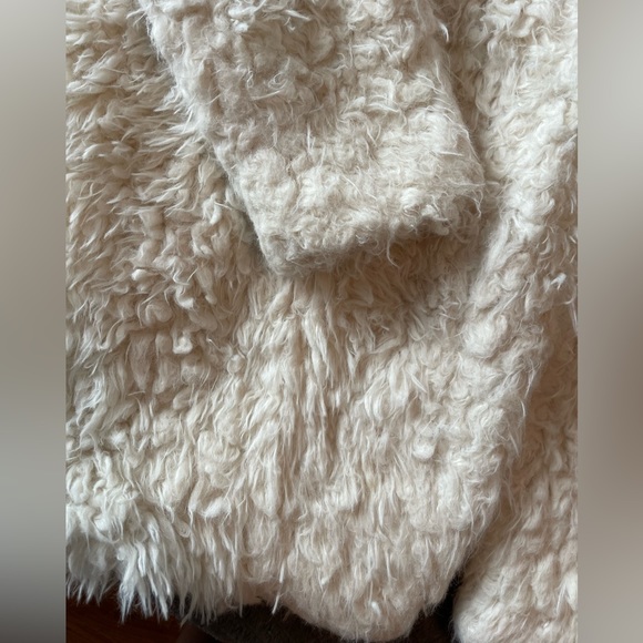 White Faux Fur Fuzzy Express Jacket / Coat size XS/S - Picture 5 of 7